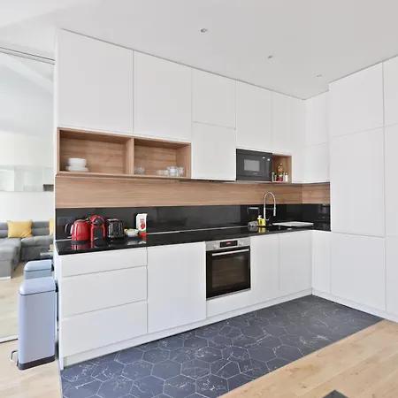 Quartier Champs-elysees 1 Bedroom Free Netflix Apartment
